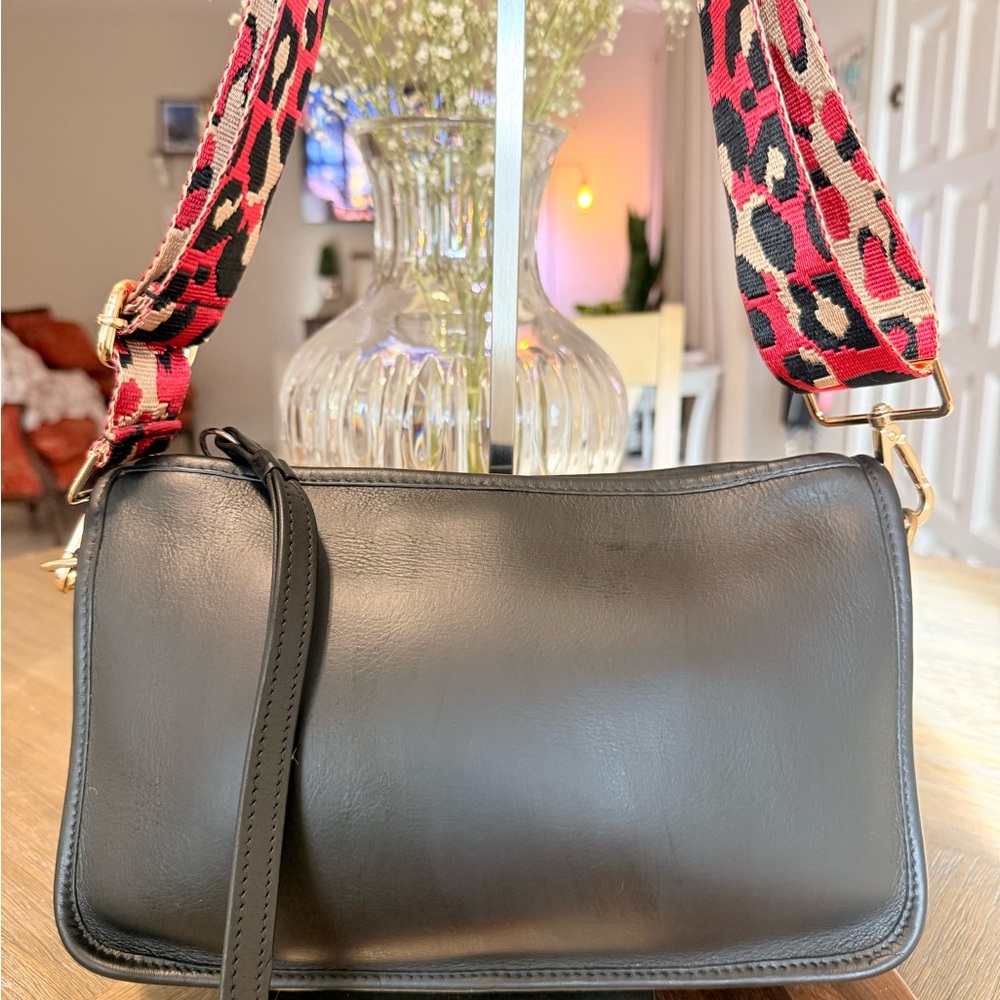 Coach Vintage Sutton Black Leather Crossbody Bag with Strap (Guitar Strap)